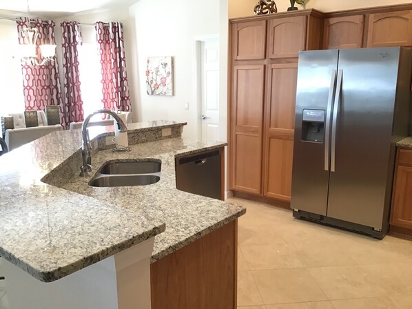 Villa, Multiple Beds, Patio, Garden View | Private kitchen | Fridge, microwave, oven, stovetop - 1111 Peninsula Street (The Villages)