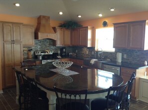 Villa, Multiple Beds, Lanai, Garden View | Private kitchen | Fridge, oven, stovetop, dishwasher - 1421 Ulmer Ter (The Villages)