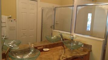 Villa, Multiple Beds, Lanai, Garden View | Bathroom