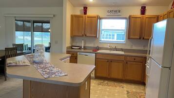 獨棟房屋, 多張床, 夏威夷式陽台, 花園景觀 | 私人廚房 | 電冰箱、微波爐、烤箱、爐台