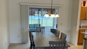 Maison, plusieurs lits, véranda, vue jardin | Restauration