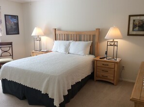 Room - 2468 Southern Oak St (The Villages)