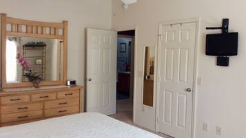 Villa, 2 Katil Ratu (Queen), Lanai, Garden View | 2 bilik tidur, Wi-fi percuma