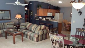 Living area - 2468 Southern Oak St (The Villages)