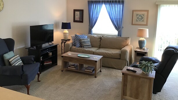 Villa, Multiple Beds, Lanai, Garden View | Living area - 3388 Empire Ave (Wildwood)