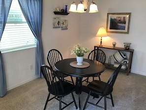 Villa, Multiple Beds, Lanai, Garden View | Dining - 3388 Empire Ave (Wildwood)