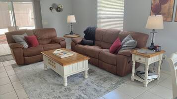 Vila, Beberapa Tempat Tidur, beranda, pemandangan kebun | Area keluarga