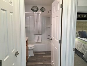 Bathroom - 934 Nuthatch Ave (Wildwood)