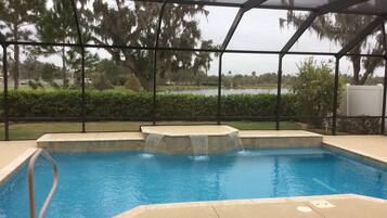 Kolam renang outdoor