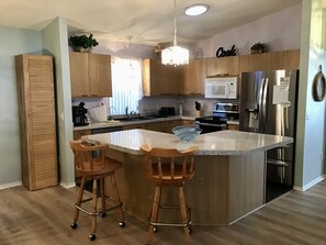 House, Multiple Beds, Jetted Tub, Golf View | Private kitchen | Fridge, microwave, oven, stovetop