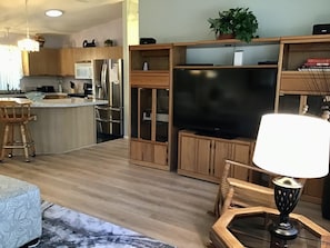Casa, varias camas, hidromasaje, vista al campo de golf | Cocina privada | Refrigerador, microondas, horno y parrilla de estufa 