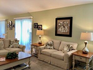 House, Multiple Beds, Lanai, Garden View | Living area | TV