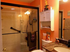 House, Multiple Beds, Pool Access, Garden View | Bathroom - 8310 SE 178th Fernbrook Pl (The Villages)