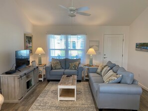 House, Multiple Beds, Lanai, Garden View | Living area | TV