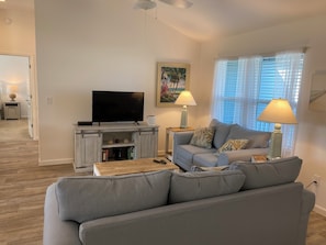 Living area - 1250 Manuel Cir (Wildwood)