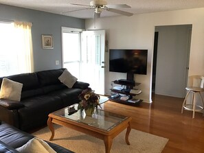 House, Multiple Beds, Lanai, Garden View | Living area | TV - 9262 SE 179th Wesley St (The Villages)