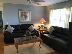 House, Multiple Beds, Lanai, Garden View | Living area | TV - 9262 SE 179th Wesley St (The Villages)