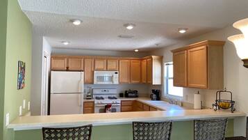 Vila, Beberapa Tempat Tidur, dapur, pemandangan kebun | Dapur pribadi | Lemari es, microwave, oven, dan kompor