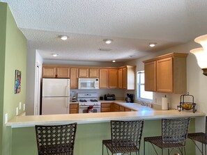 Villa, Multiple Beds, Kitchen, Garden View | Private kitchen | Fridge, microwave, oven, stovetop - 1089 Reidville Rd (The Villages)