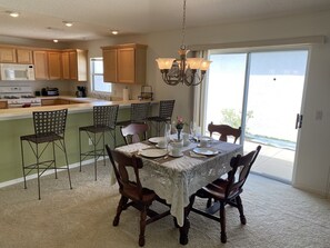 Villa, Multiple Beds, Kitchen, Garden View | Dining - 1089 Reidville Rd (The Villages)