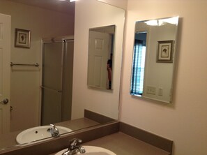 Bathroom - 3393 Alwyne Avenue (Wildwood)