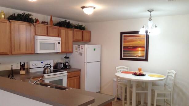 Villa, Multiple Beds, Lanai, Garden View | Private kitchen | Coffee/tea maker, fridge, microwave, oven - 3393 Alwyne Avenue (Wildwood)