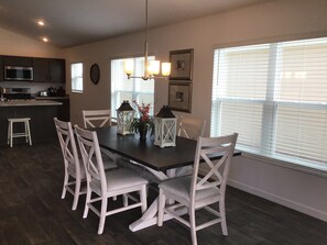 Villa, Multiple Beds, Lanai, Garden View | Dining - 1822 Trimarche Ter (Wildwood)