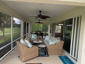 Casa, várias camas, varanda coberta, vista para o campo de golfe | Terraço/pátio