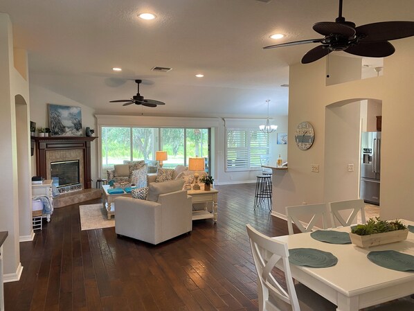 하우스, 침대(여러 개), 라나이, 골프장 전망 | 거실 공간 | TV, 벽난로