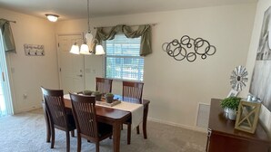 Villa, Berbilang Katil, Lanai, Garden View | Tempat makan