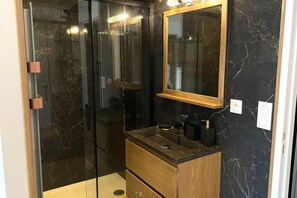 淋浴设施、毛巾