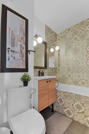 Bathroom - May Studio (Bucharest)