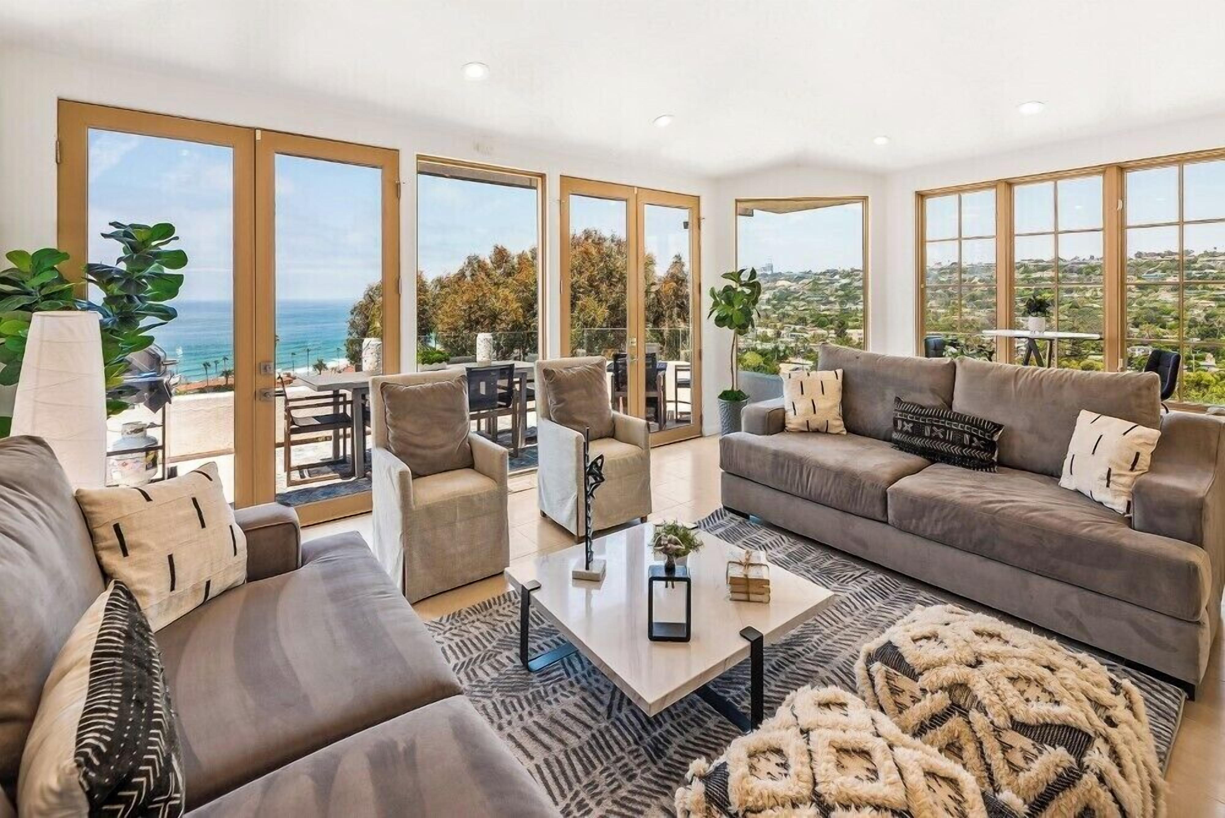 Smart TV, fireplace, stereo