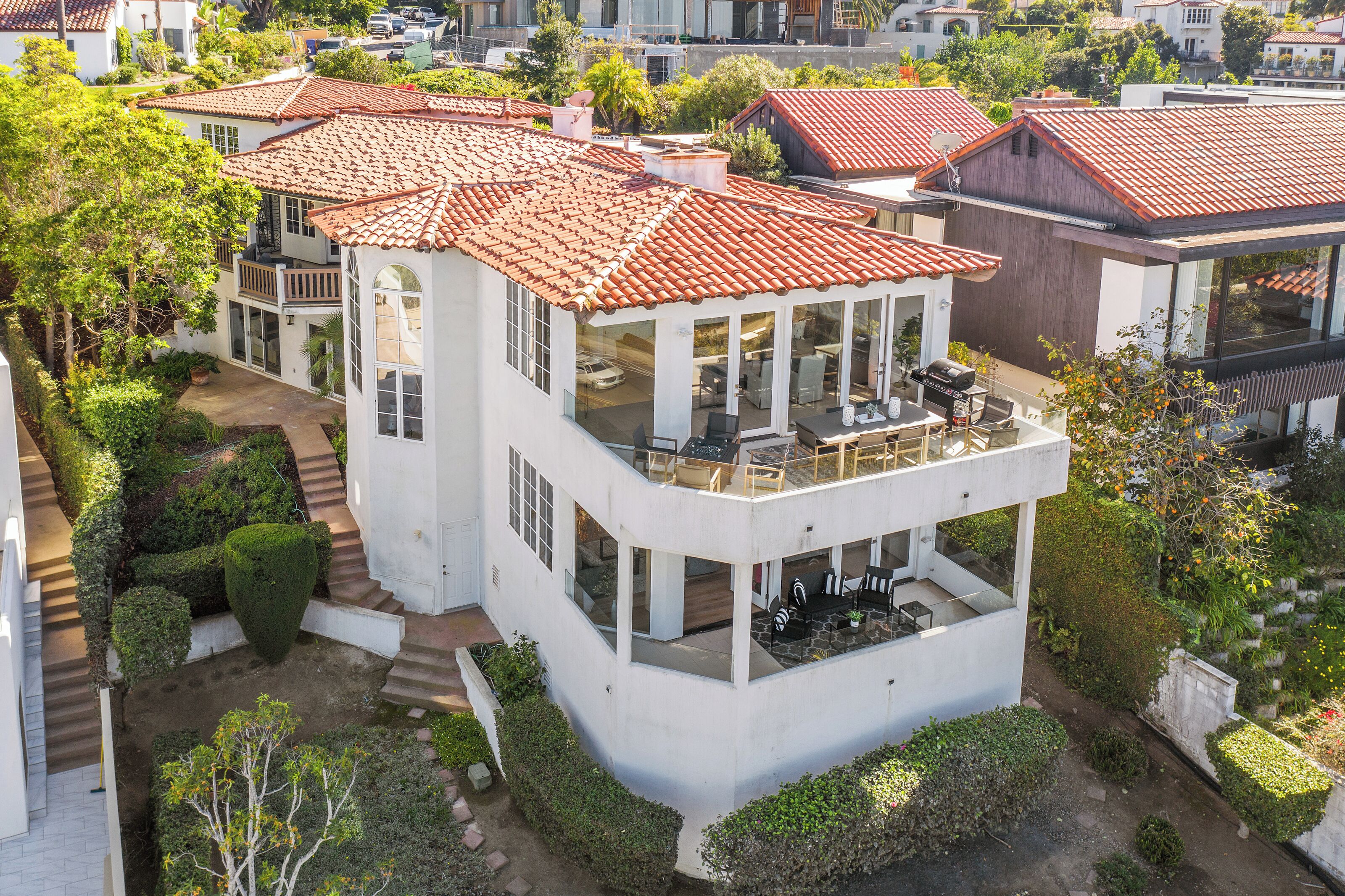 Coastal Lookout: 4BR Luxury Home w/ Beautiful Patio & Jet Tub in La Jolla