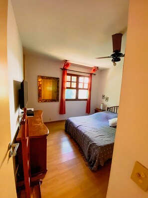 Wi-Fi de cortesia, roupa de cama