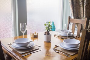 Apartment | In-room dining - The Boston by Sorted Stay (Southend-on-Sea)