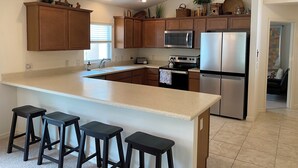 Villa, Multiple Beds, Lanai, Garden View | Private kitchen | Coffee/tea maker, fridge, microwave, oven - 3018 Orourke Rd (Fruitland Park)