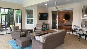 House, Multiple Beds, Pool Access, Golf View | Interior