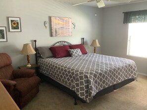 Villa, varias camas, patio, vista al jardín | 2 habitaciones y wifi gratis 
