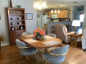 別墅, 多張床, 庭院, 花園景觀 | 用餐區