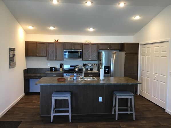 Villa, Multiple Beds, Lanai, Garden View | Private kitchen | Fridge, microwave, oven, stovetop