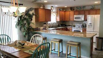 Villa, Multiple Beds, Patio, Garden View | Private kitchen | Fridge, microwave, oven, stovetop