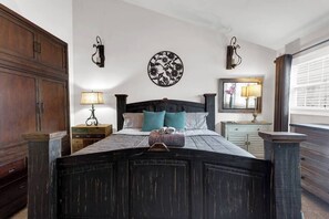 3 soverom, skrivebord, strykejern/-brett og wi-fi (inkludert)