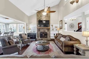 Smart-TV, peis og kontorer