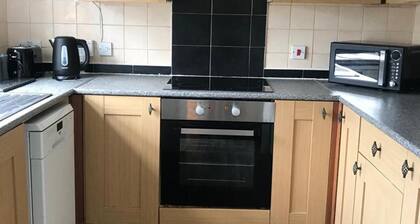 3 Bed House With Parking in Lighthorne Heath