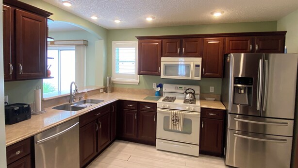 Villa, 2 Queen Beds, Lanai, Garden View | Private kitchen - 709 Sherwood St (The Villages)