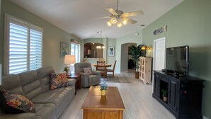 Villa, 2 Queen Beds, Lanai, Garden View | Living area - 709 Sherwood St (The Villages)