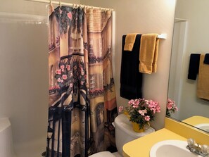 Vila, Beberapa Tempat Tidur, beranda, pemandangan kebun | Kamar mandi