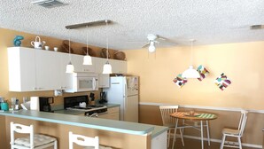Villa, plusieurs lits, véranda, vue jardin | Cuisine privée