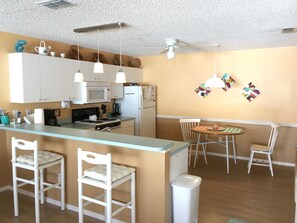 Vila, Beberapa Tempat Tidur, beranda, pemandangan kebun | Dapur pribadi | Lemari es, microwave, oven, dan kompor